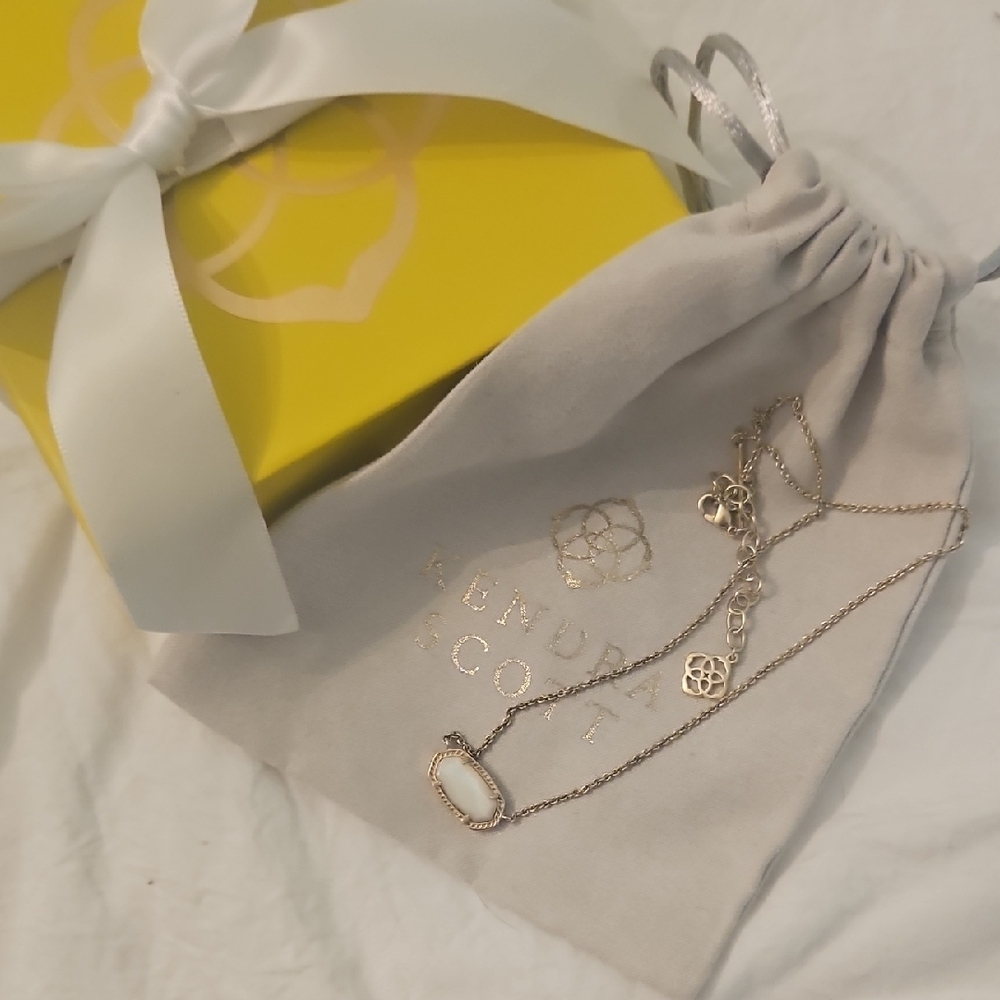 Kendra Scott Elisa Necklace Gold Pendant with White Mother of Pearl